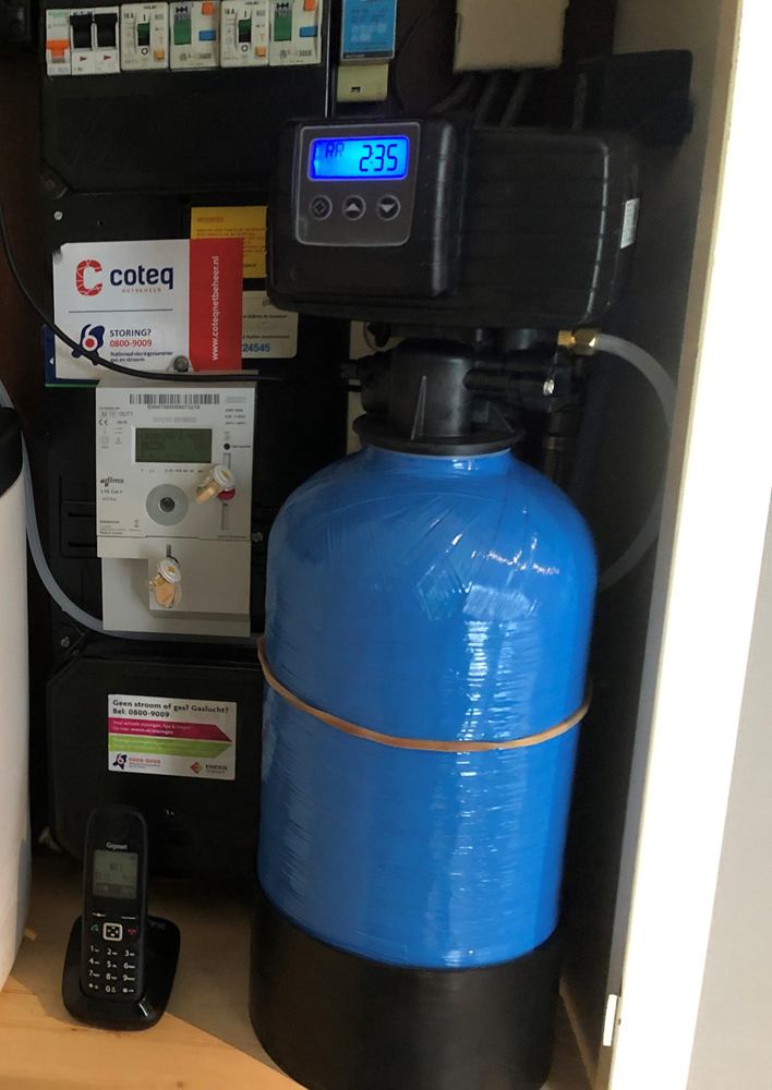 Waterontharder naast de meterkast